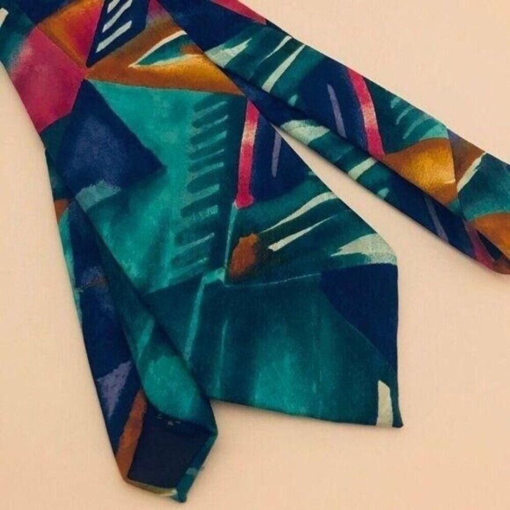 #1686 CUSTOM DESIGNED BRIGHT COLORS NECKTIE 53 IN X 3.5 IN